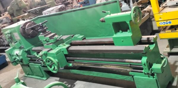 Universal Center Lathe Machine, Made In India. Used