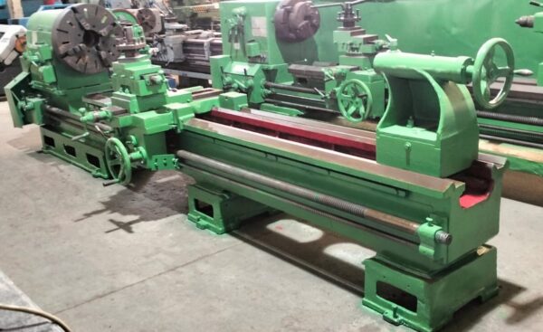 Universal Center Lathe Machine, Brand: Pathak, Made In India. Used